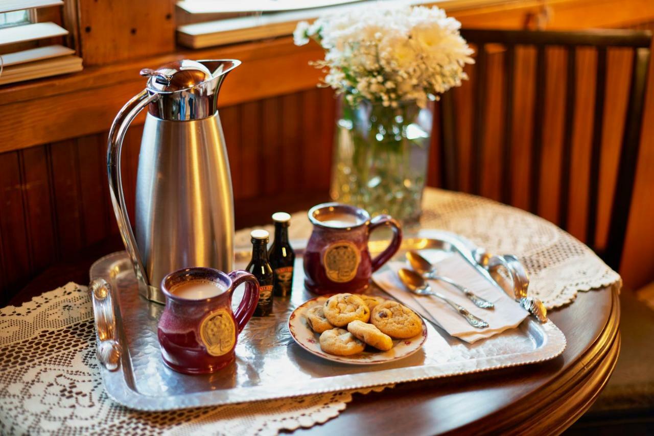 Avenue Hotel Bed And Breakfast マニトゥー・スプリングス エクステリア 写真