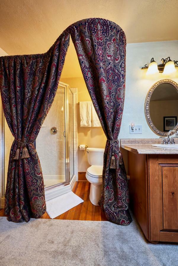 Avenue Hotel Bed And Breakfast マニトゥー・スプリングス エクステリア 写真