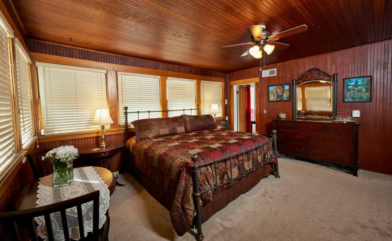 Avenue Hotel Bed And Breakfast マニトゥー・スプリングス エクステリア 写真